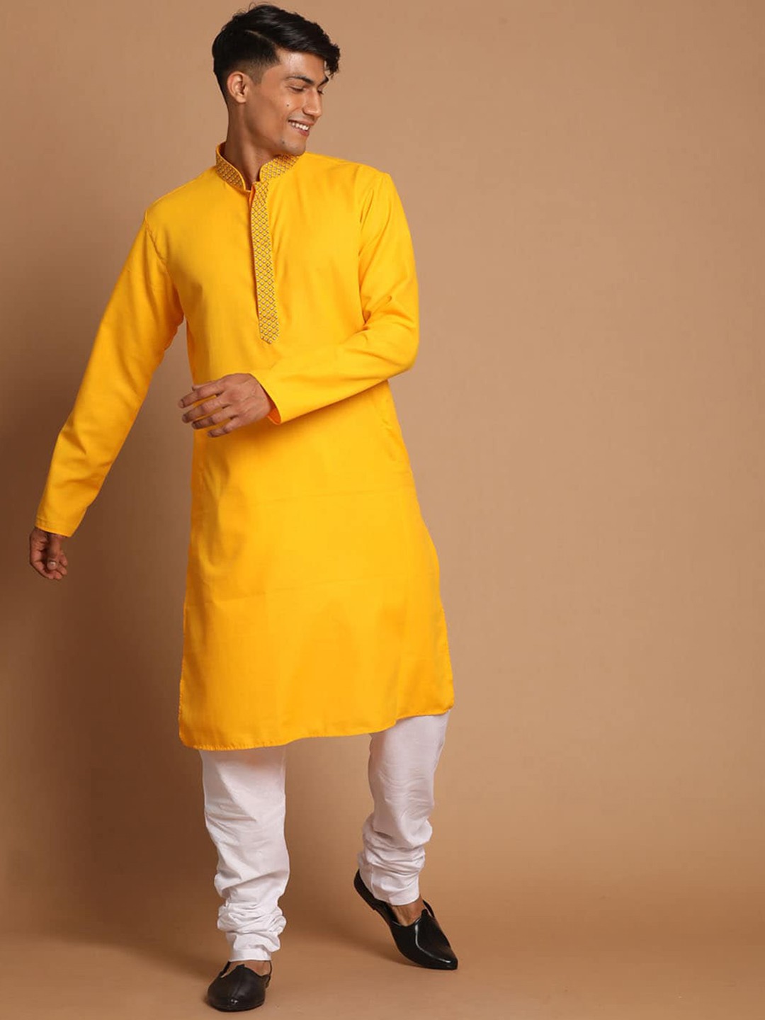 

VASTRAMAY Men Yellow Embroidered Kurta with Pyjamas