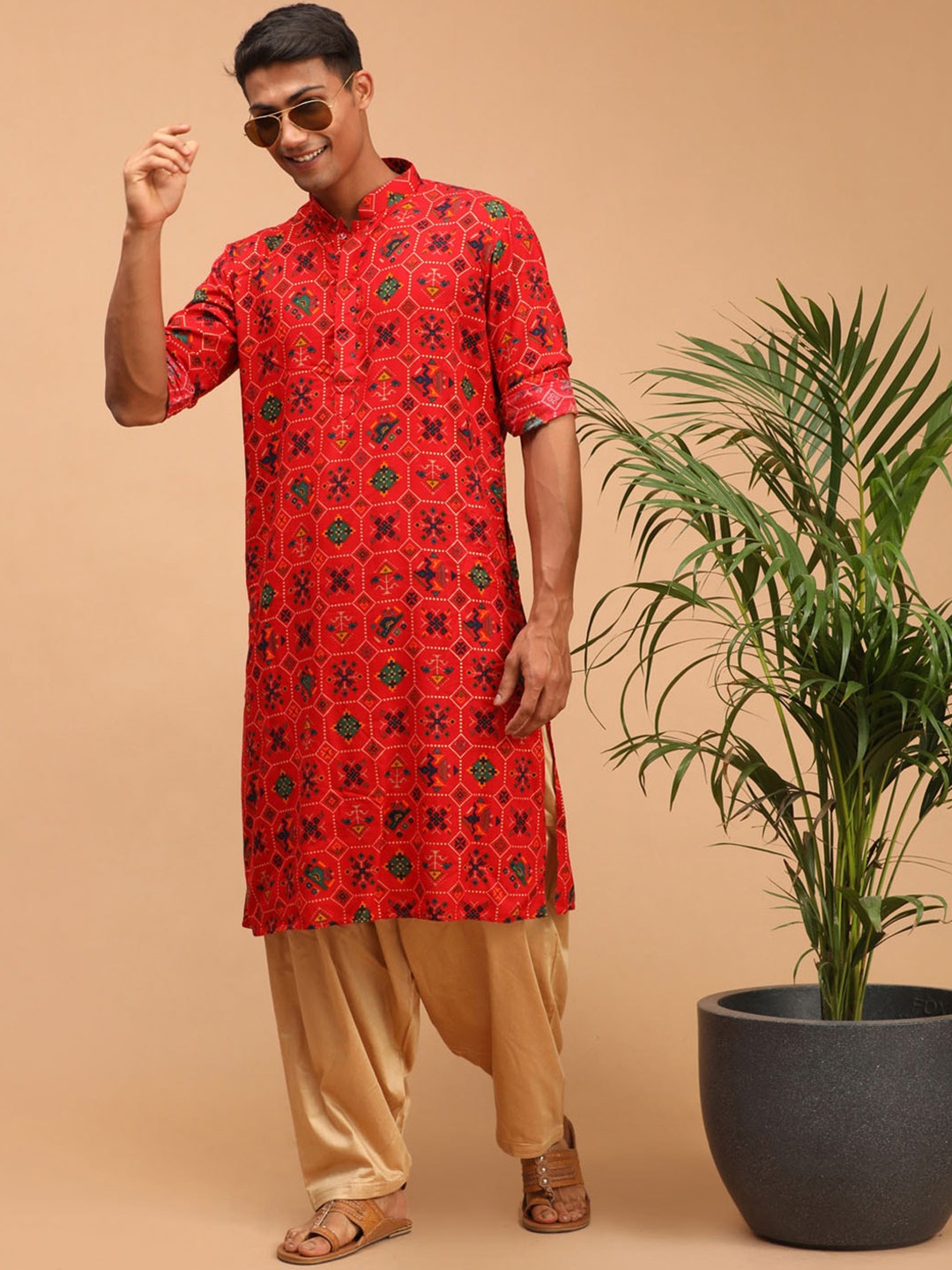 

VASTRAMAY Men Bandhani Printed Regular Kurta with Patiala, Red