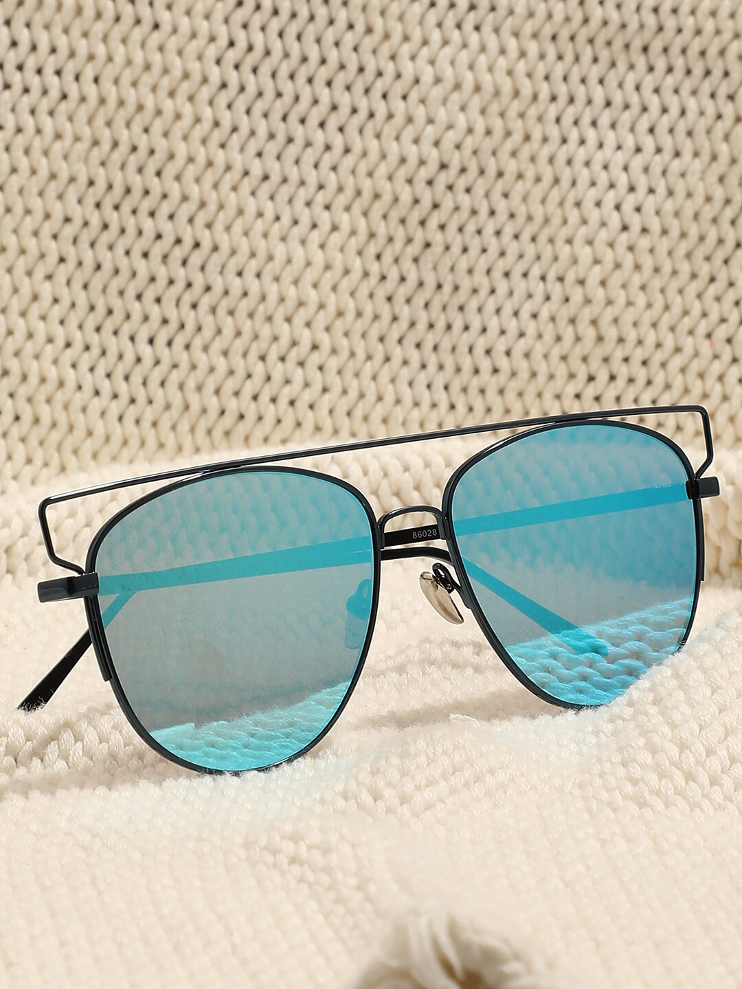 

HAUTE SAUCE by Campus Sutra Unisex Wayfarer Sunglasses with Polarised Lens, Black