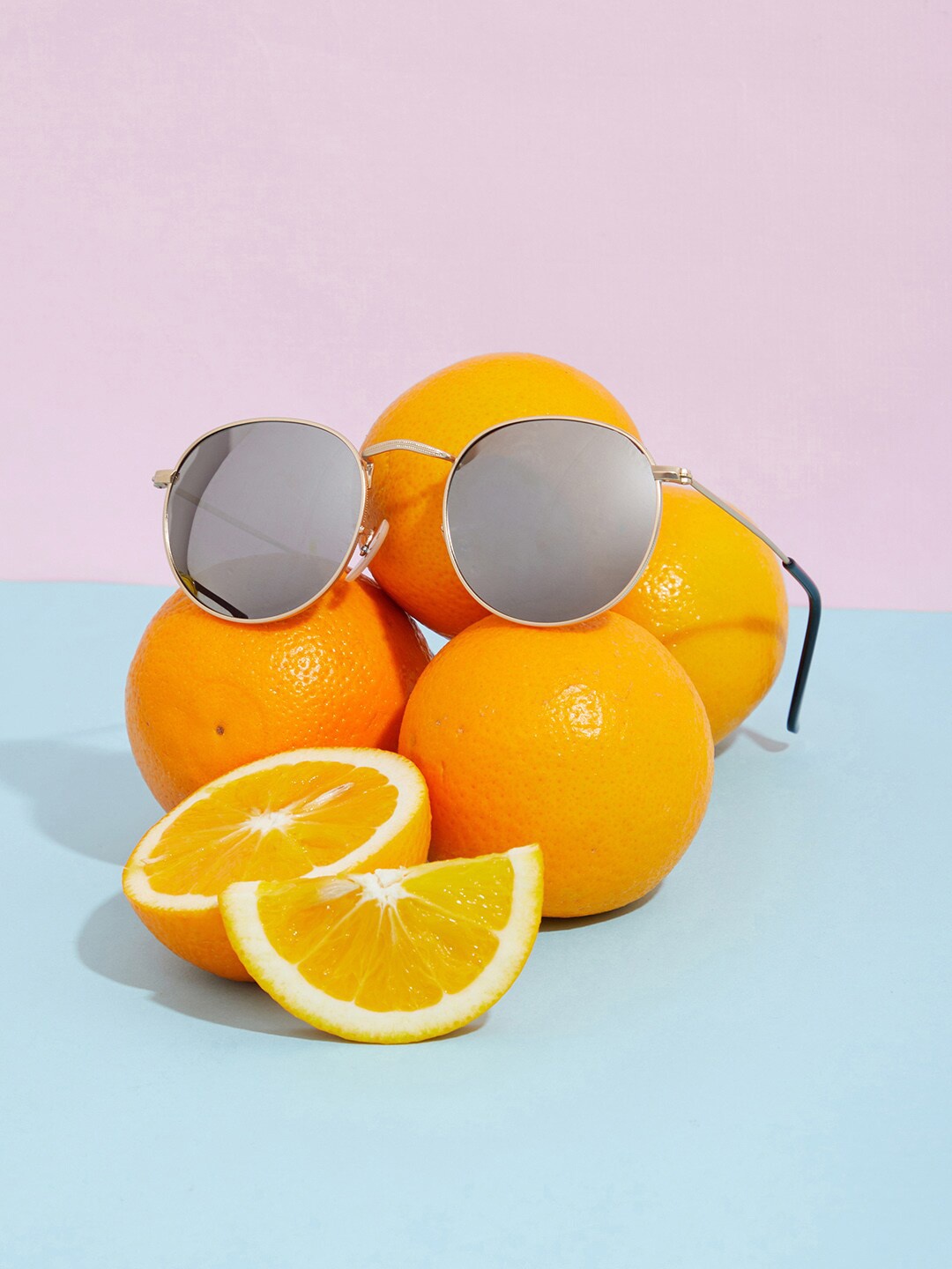 

HAUTE SAUCE by Campus Sutra Unisex Black Lens & Gold-Toned Oversized Sunglasses with Polarised Lens