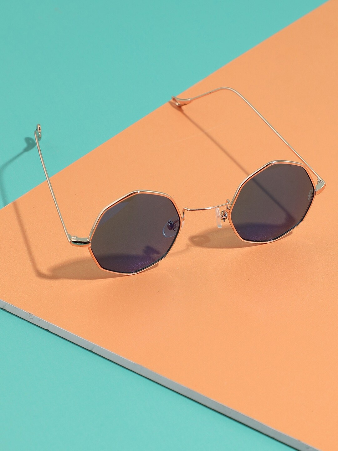 

HAUTE SAUCE by Campus Sutra Unisex Blue Lens & Gold-Toned Round Sunglasses with Polarised Lens