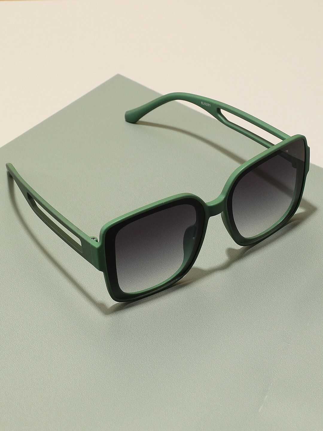 

HAUTE SAUCE by Campus Sutra Women Oversized Sunglasses with Polarised Lens, Green