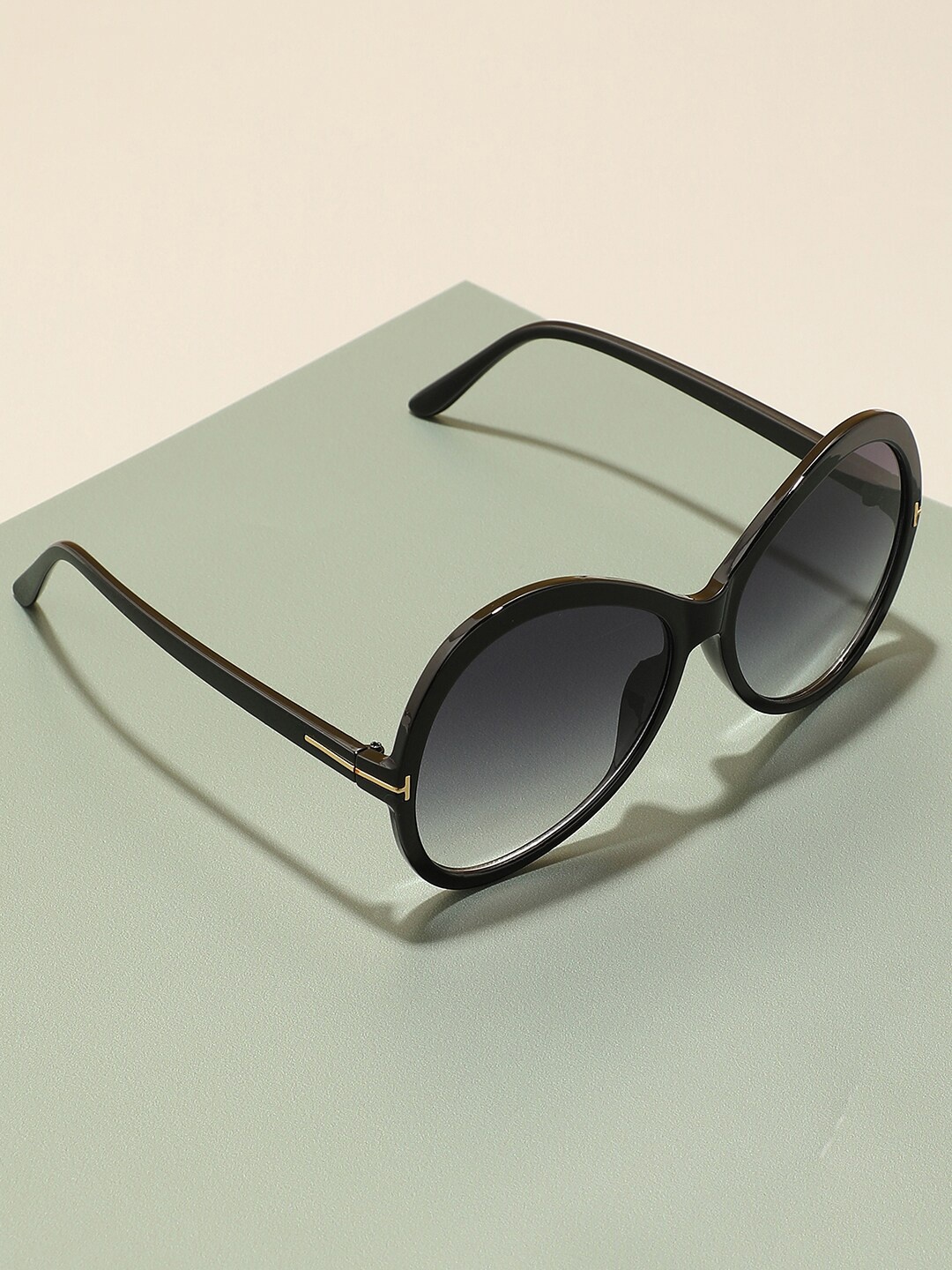 

HAUTE SAUCE by Campus Sutra Women Oversized Sunglasses with Polarised Lens, Black