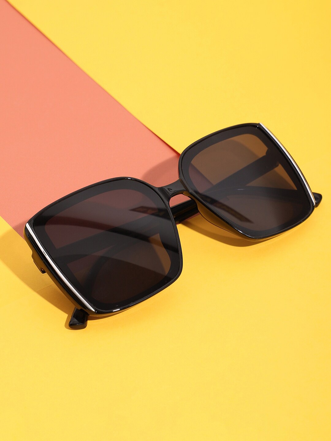 

HAUTE SAUCE by Campus Sutra Women Black Lens & Black Oversized Sunglasses with Polarised Lens