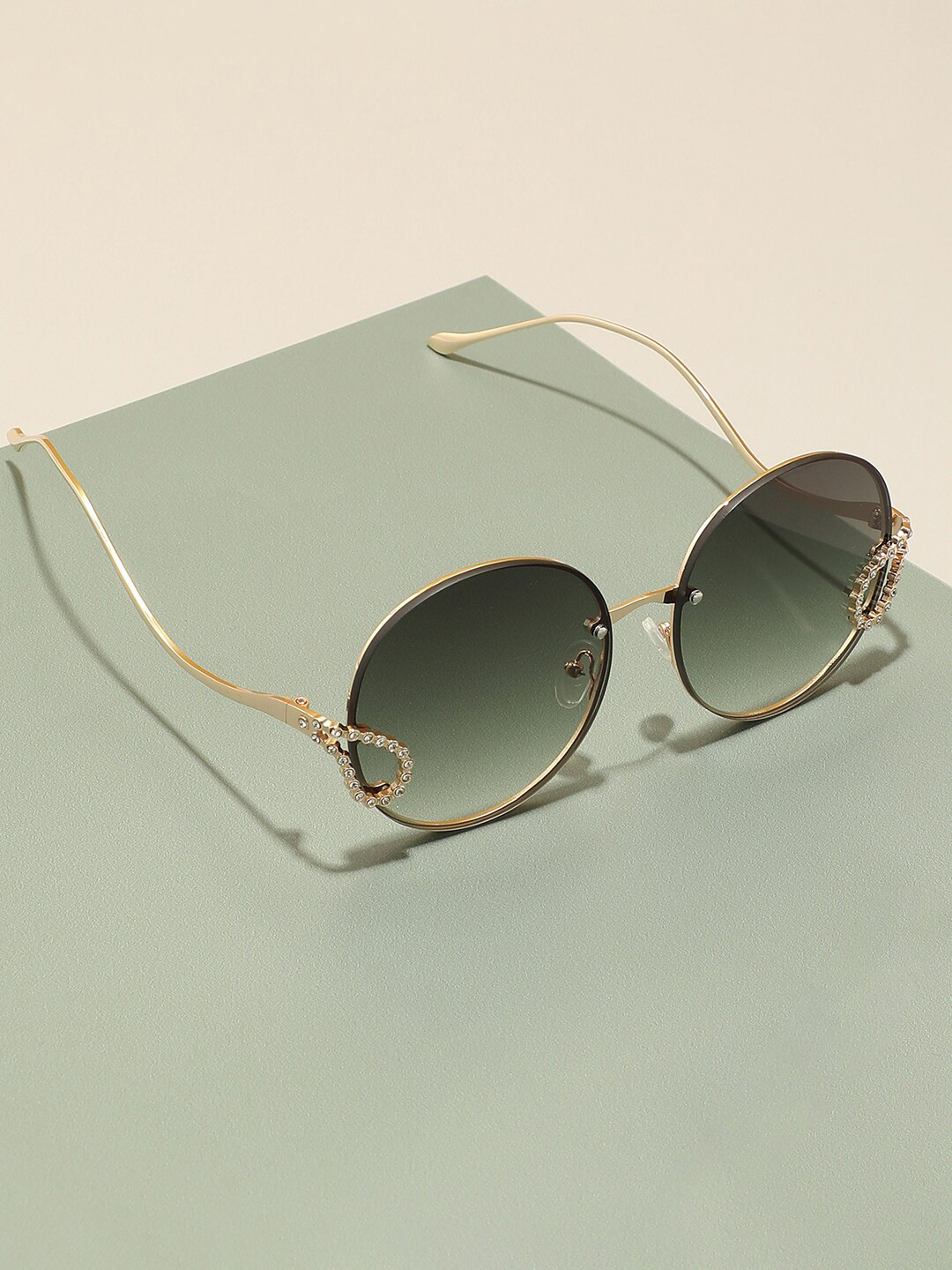 

HAUTE SAUCE by Campus Sutra Women Black Lens & Gold-Toned Round Sunglasses with Polarised Lens