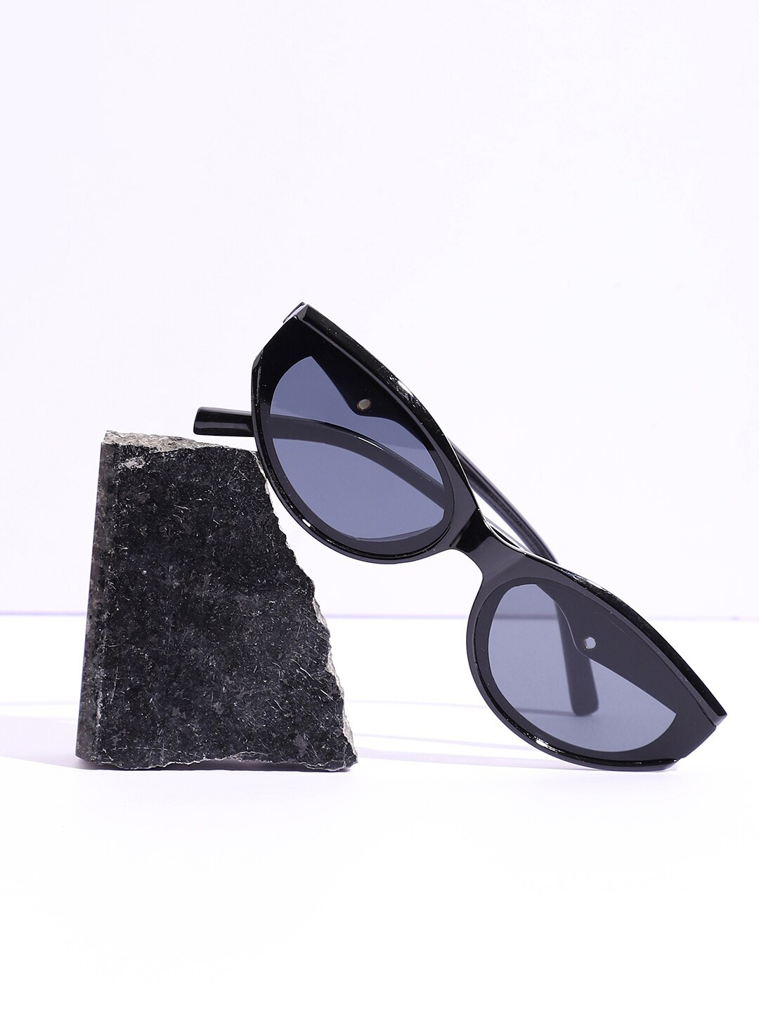 

HAUTE SAUCE by Campus Sutra Women Black Lens & Black Rectangle Sunglasses with Polarised Lens