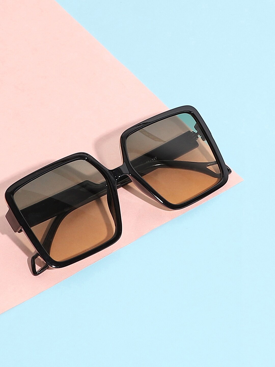 

HAUTE SAUCE by Campus Sutra Women Mirrored Lens Oversized Sunglasses with Polarised Lens, Black