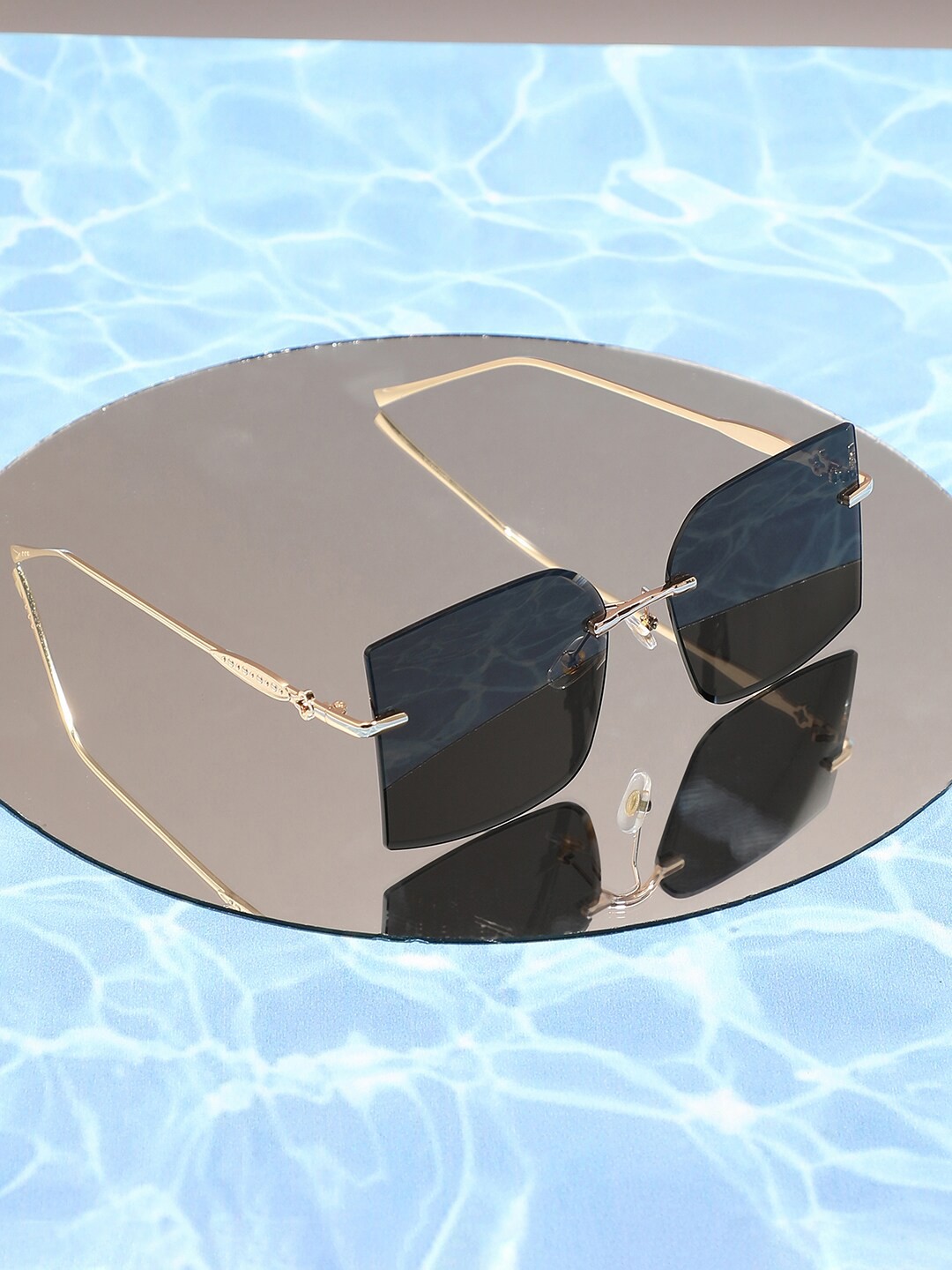 

HAUTE SAUCE by Campus Sutra Women Rectangle Sunglasses with Polarised Lens, Gold
