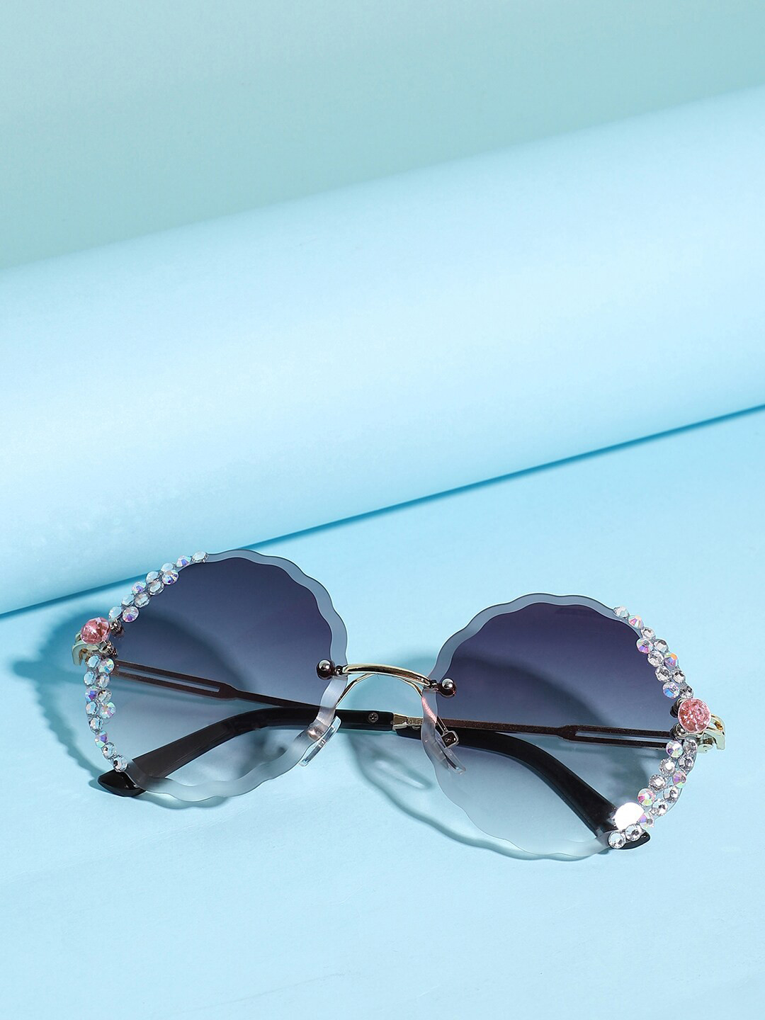 

HAUTE SAUCE by Campus Sutra Women Round Sunglasses with Polarised Lens, Gold