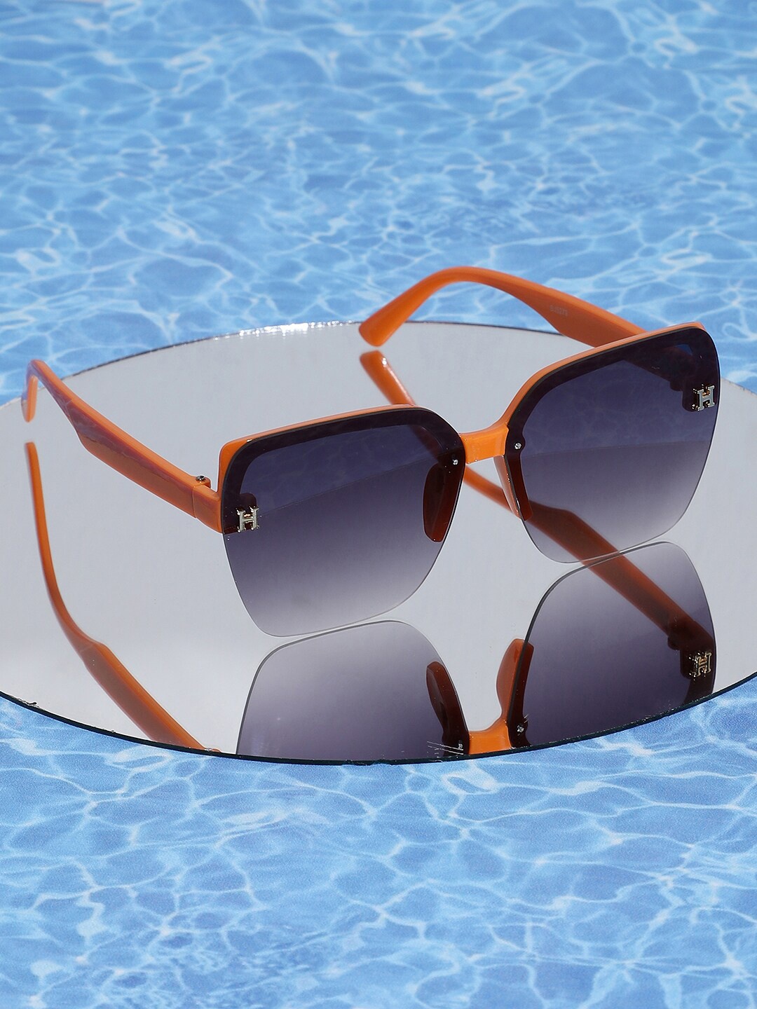 

HAUTE SAUCE by Campus Sutra Women Mirrored Lens Oversized Sunglasses with Polarised Lens, Orange