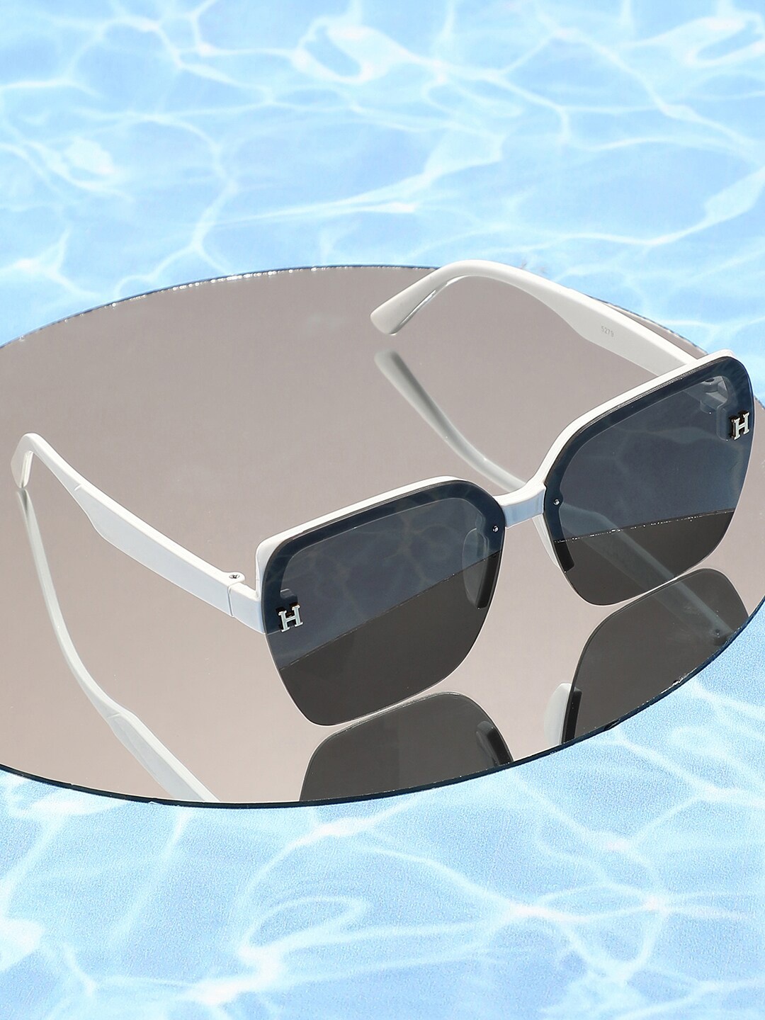 

HAUTE SAUCE by Campus Sutra Women White Sunglasses with Polarised Lens AW22_HSSG1364