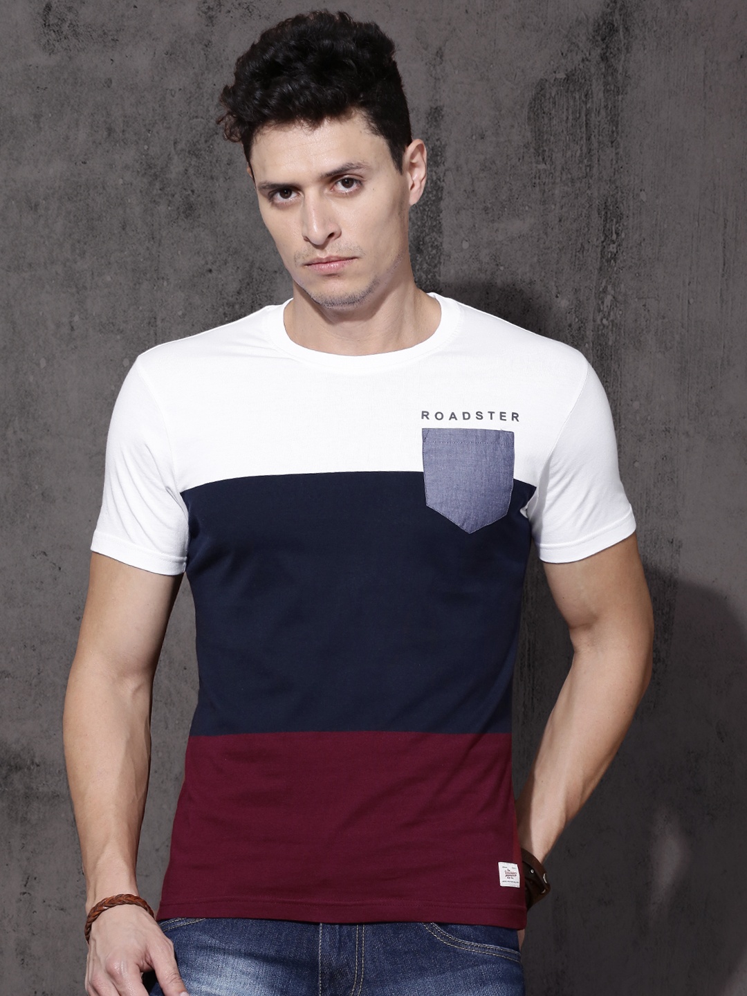 

Roadster Men White Navy Colourblocked Round Neck Pure Cotton T-shirt