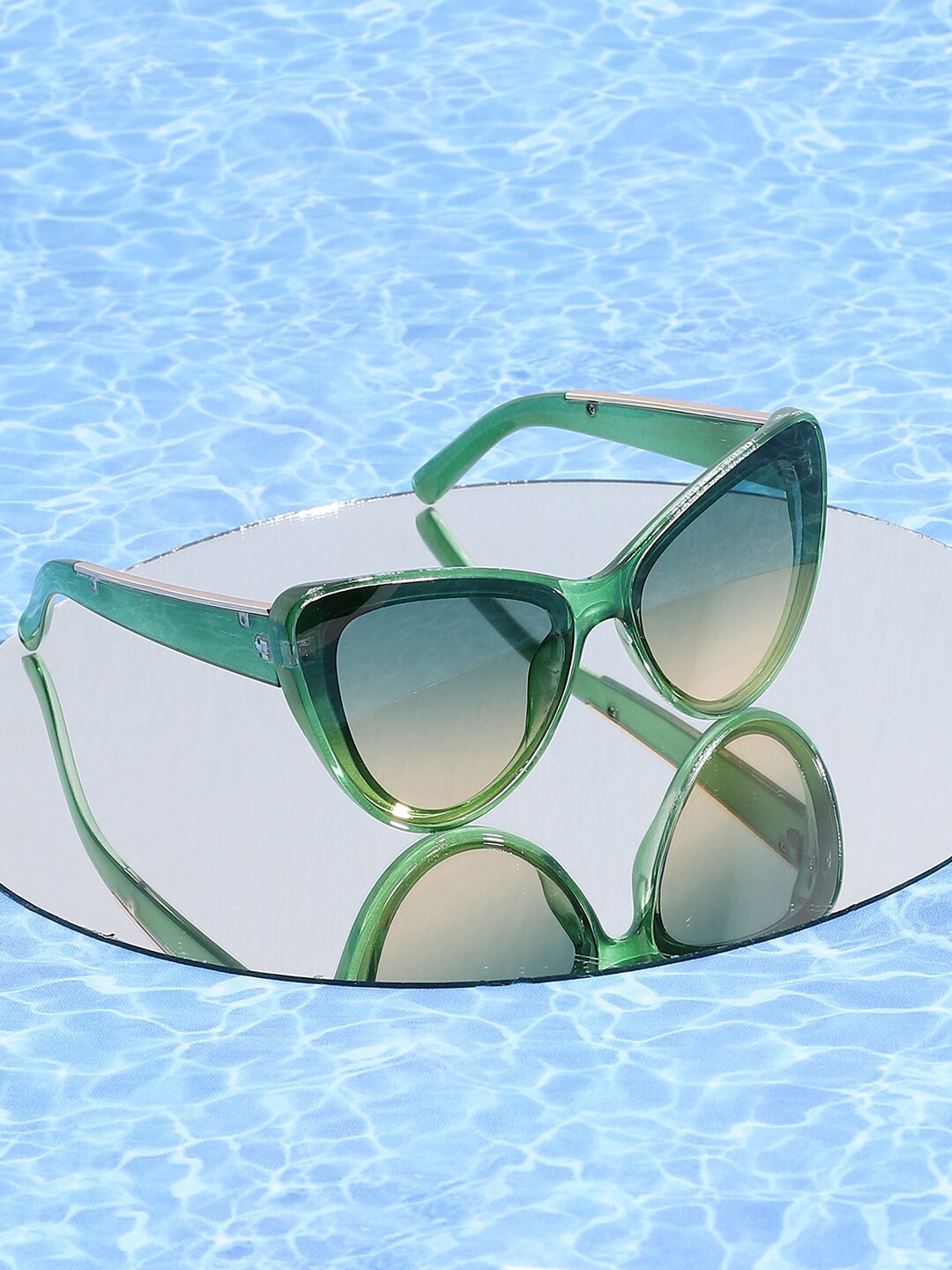 

HAUTE SAUCE by Campus Sutra Women Cateye Sunglasses with Polarised Lens AW22_HSSG1344, Green