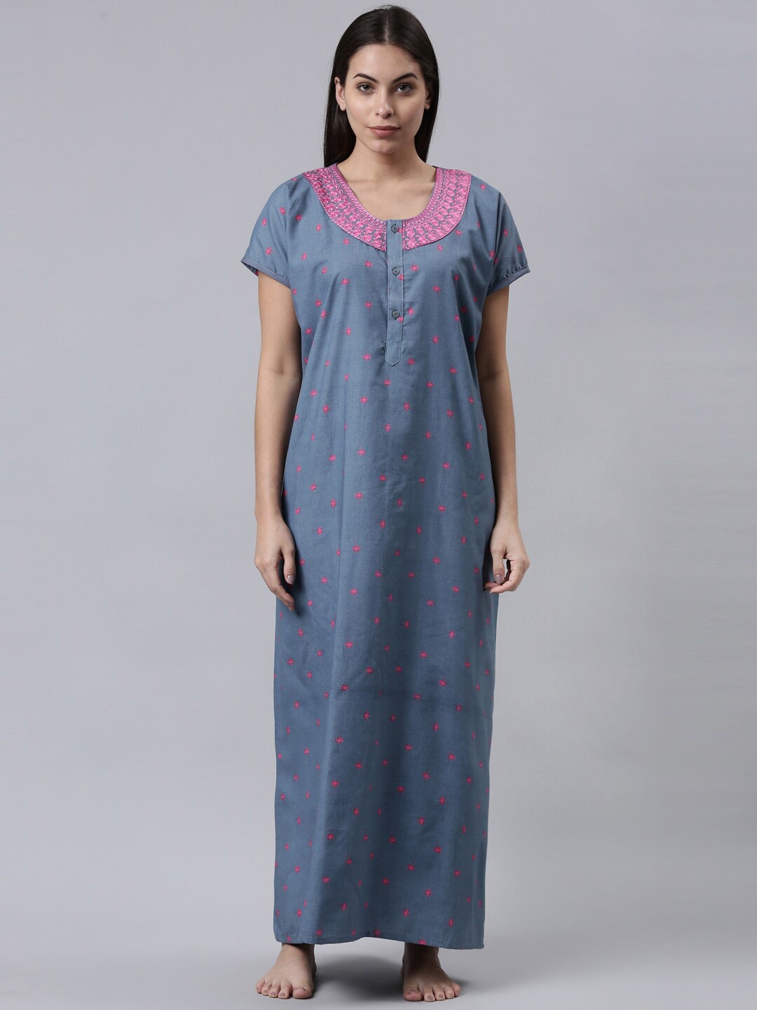 

TRUNDZ Women Grey Embroidered Pure Cotton Maxi Nightdress