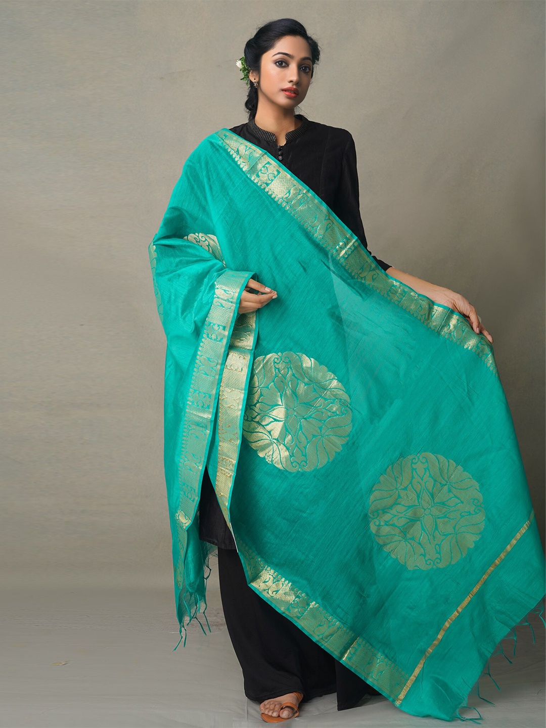 

Unnati Silks Green & Gold-Toned Ethnic Motifs Woven Design Dupatta with Zari