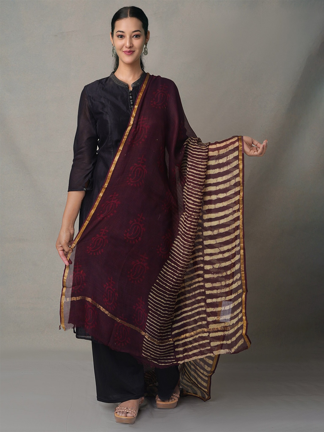 

Unnati Silks Women Maroon & Gold-Toned Ethnic Motifs Printed Dupatta