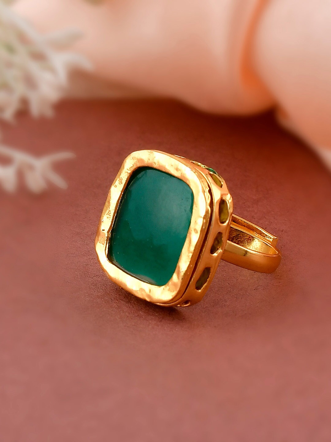 

DASTOOR Gold-Plated Green Kundan-Studded Meenakari Finger Ring