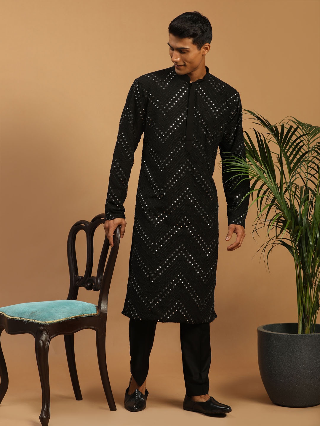 VASTRAMAY Men Black Embroidered Mirror Work Kurta With Pant Set