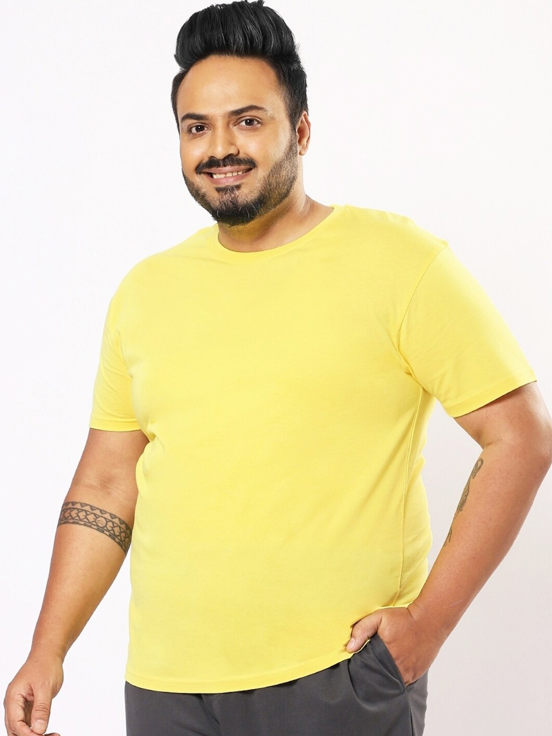 

Bewakoof Men Plus Size Yellow Solid Round Neck Regular Fit T-shirt
