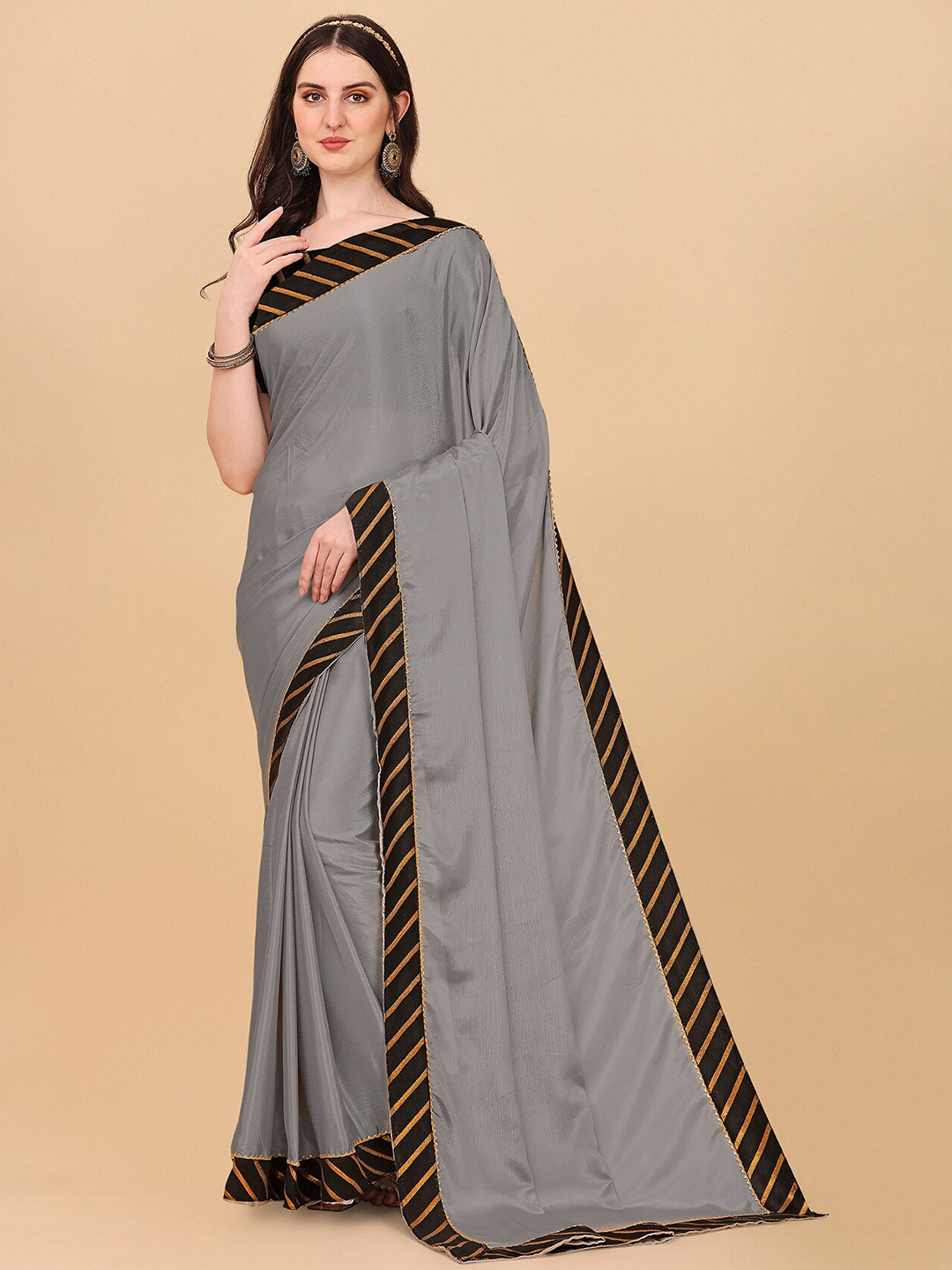 

Indian Fashionista Silver-Toned & Black Silk Saree