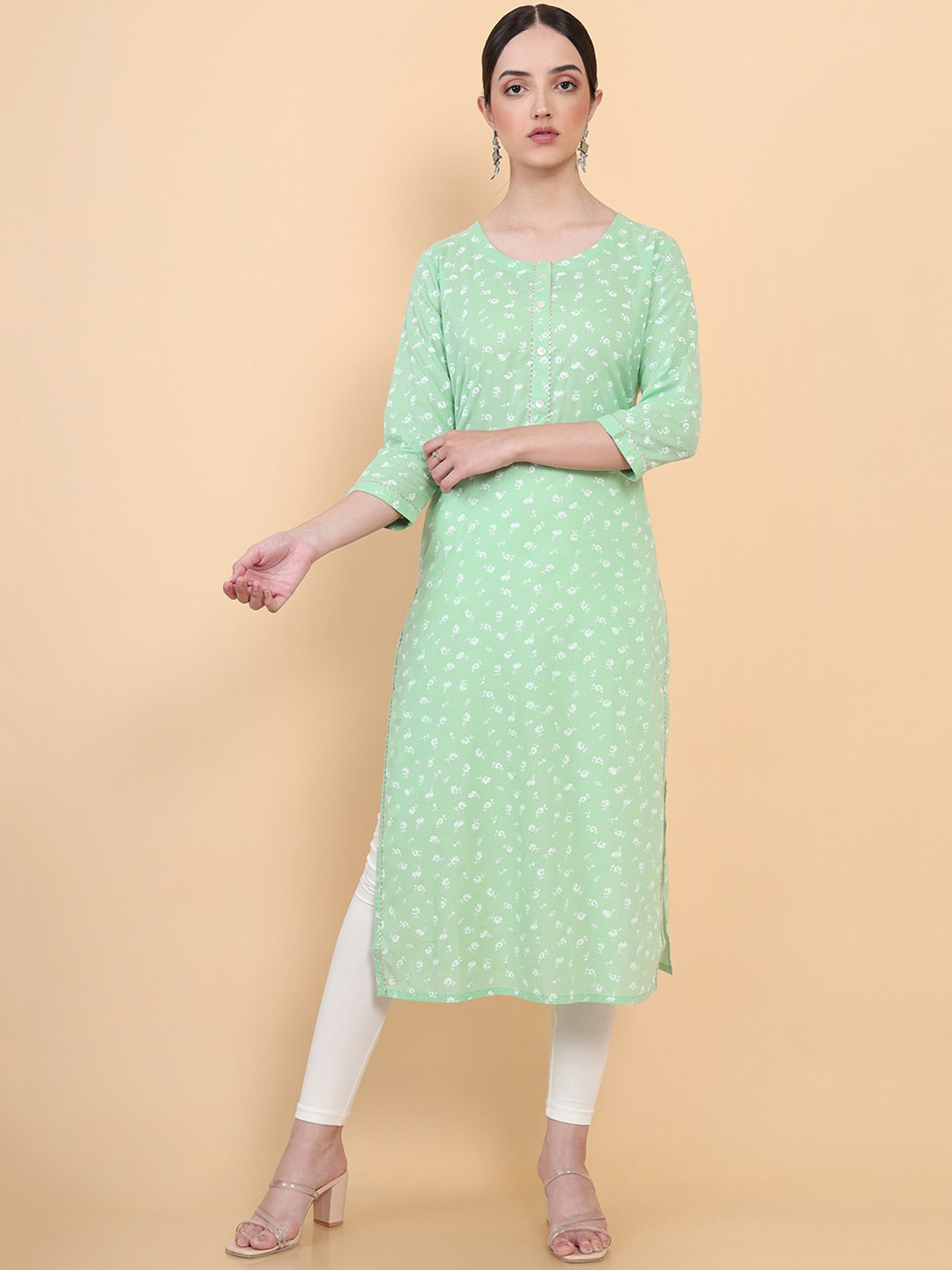 

Soch Women Green Geometric Flared Sleeves Thread Work Kurta