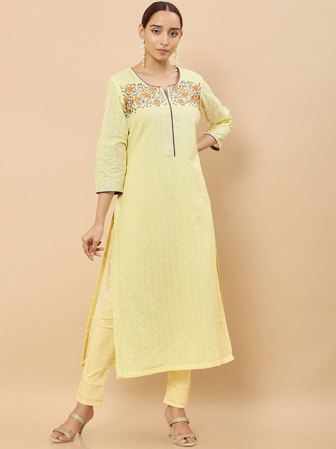 

Soch Women Cream-Coloured Geometric Embroidered Flared Sleeves Thread Work Kurta