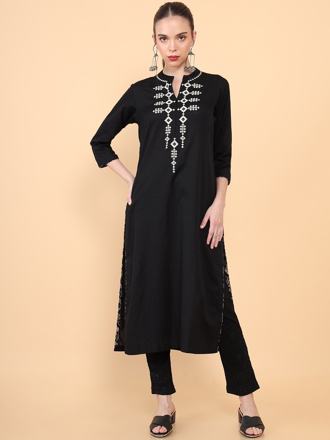 

Soch Women Black Geometric Embroidered Flared Sleeves Thread Work Kurta