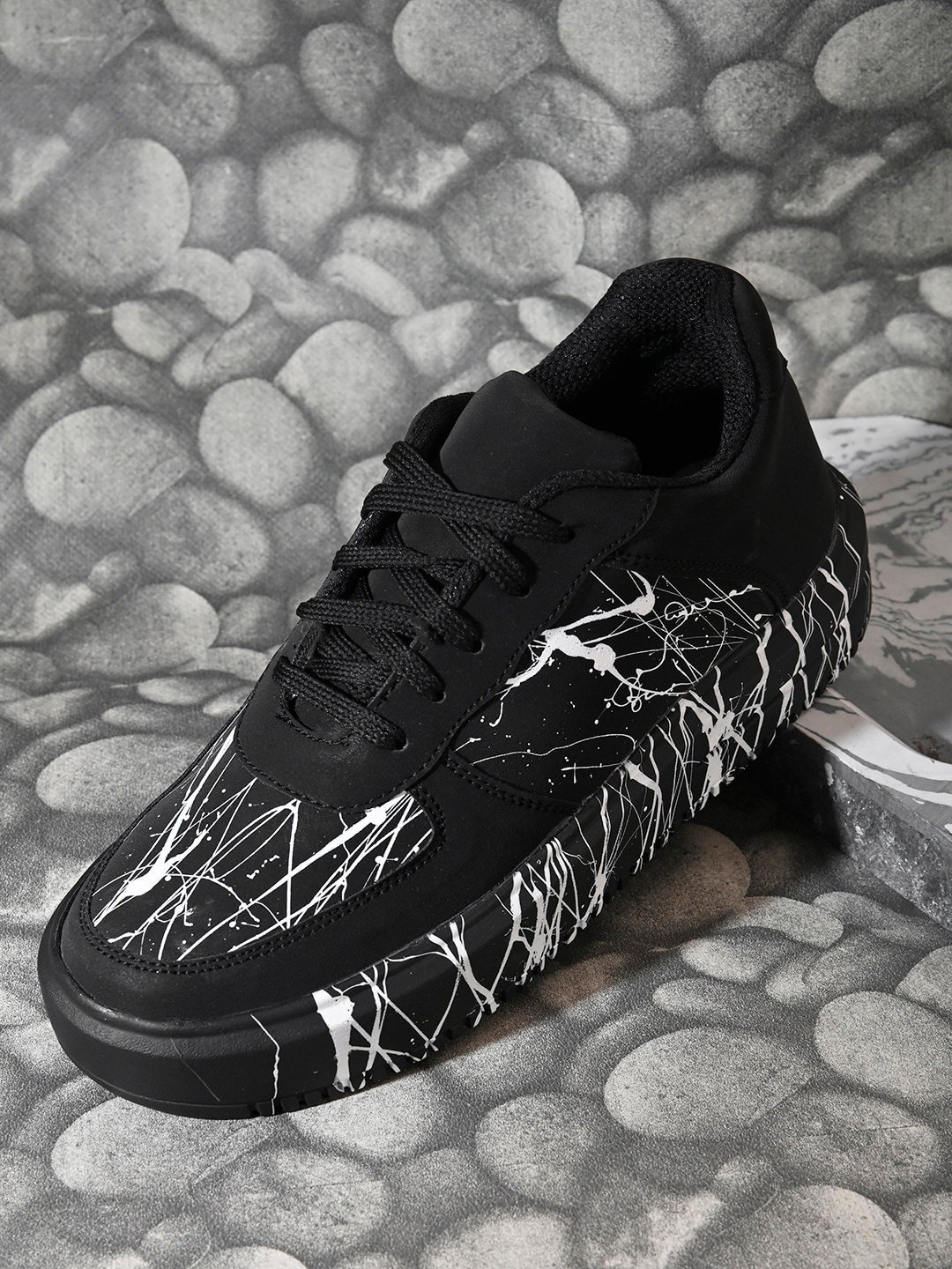 

Roadster Women Black Printed Round-Toe Casual Sneakers