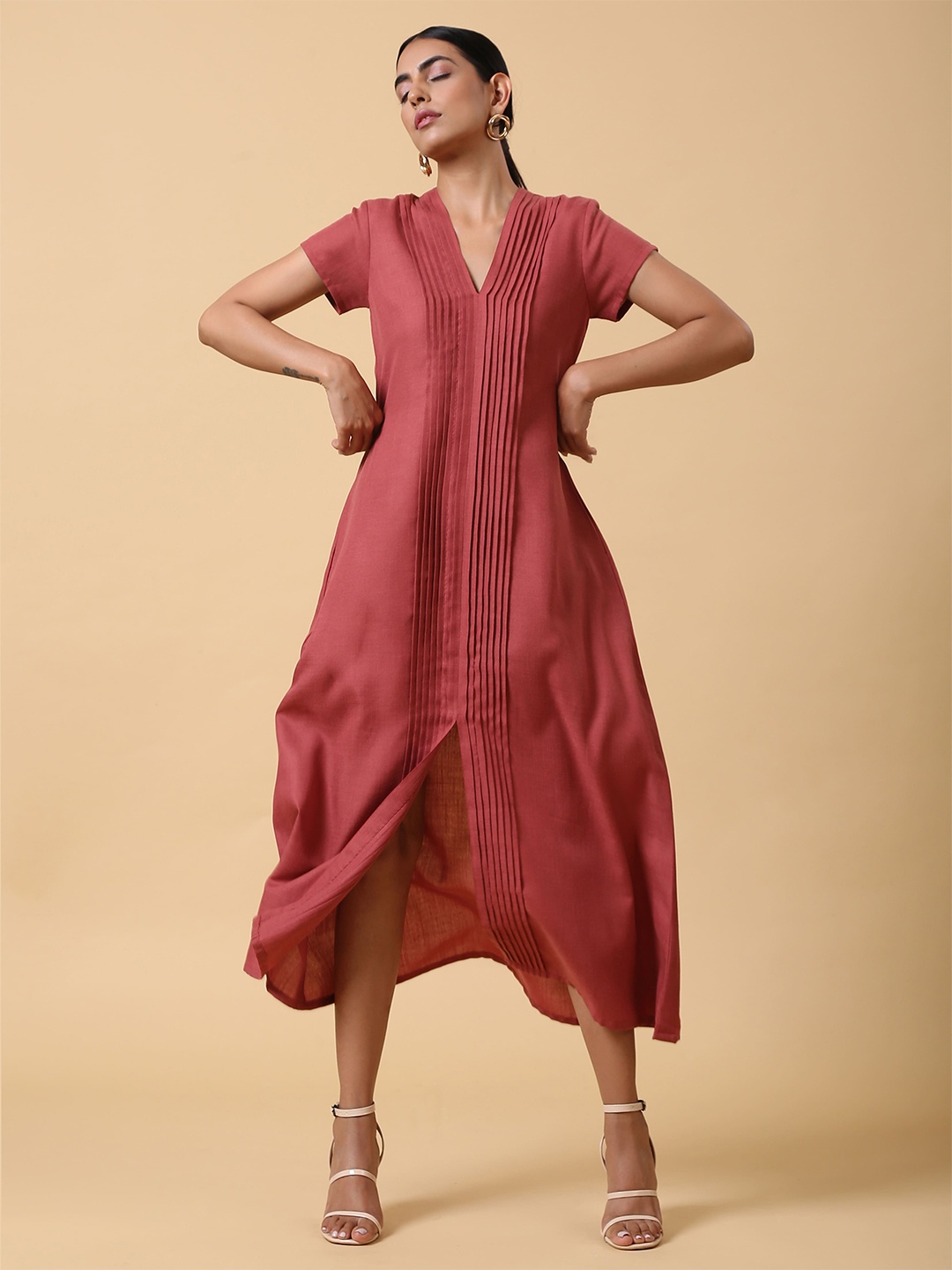

trueBrowns Red Linen A-Line Maxi Pleated Dress