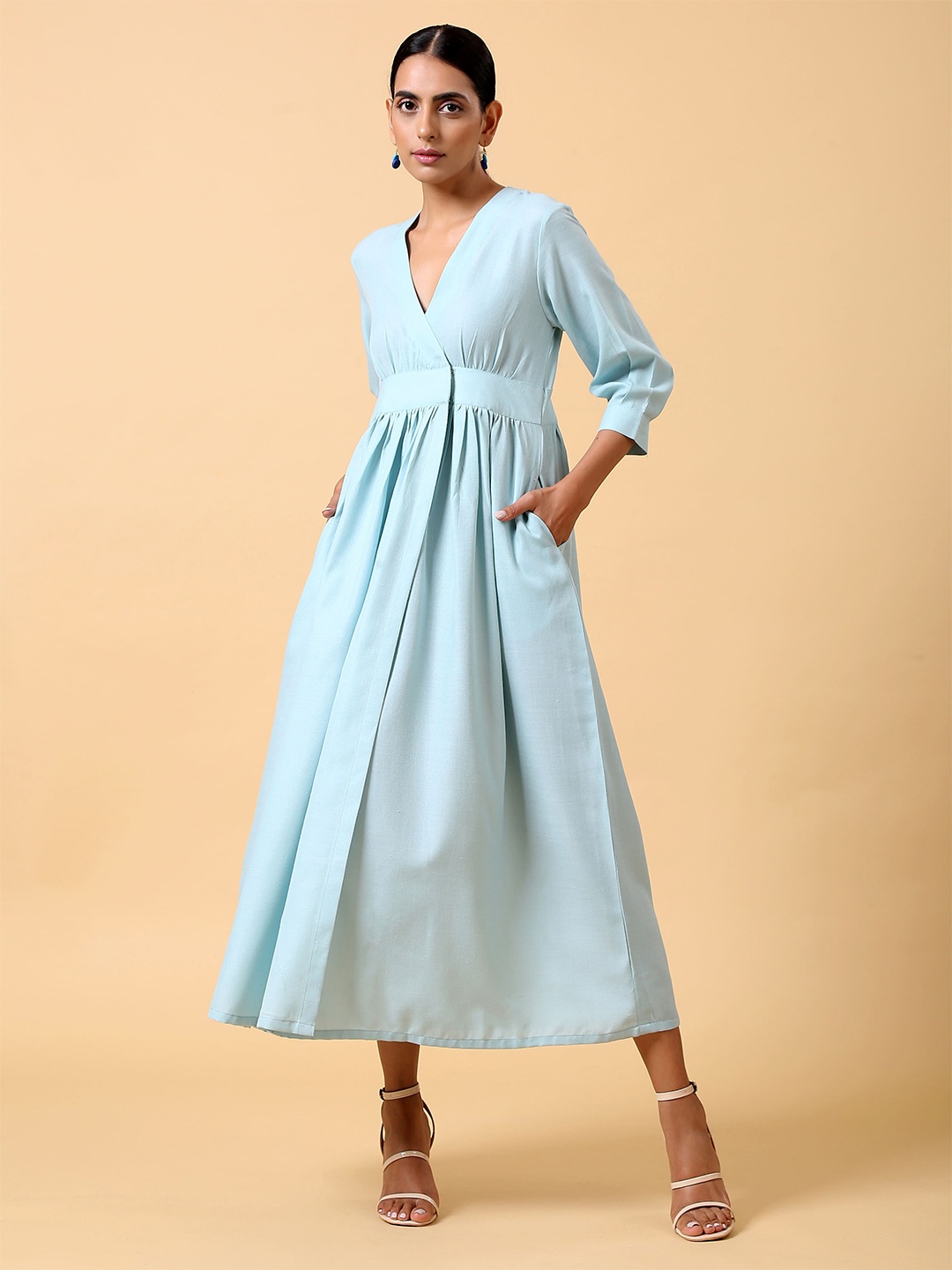 

trueBrowns Blue Linen Maxi Dress