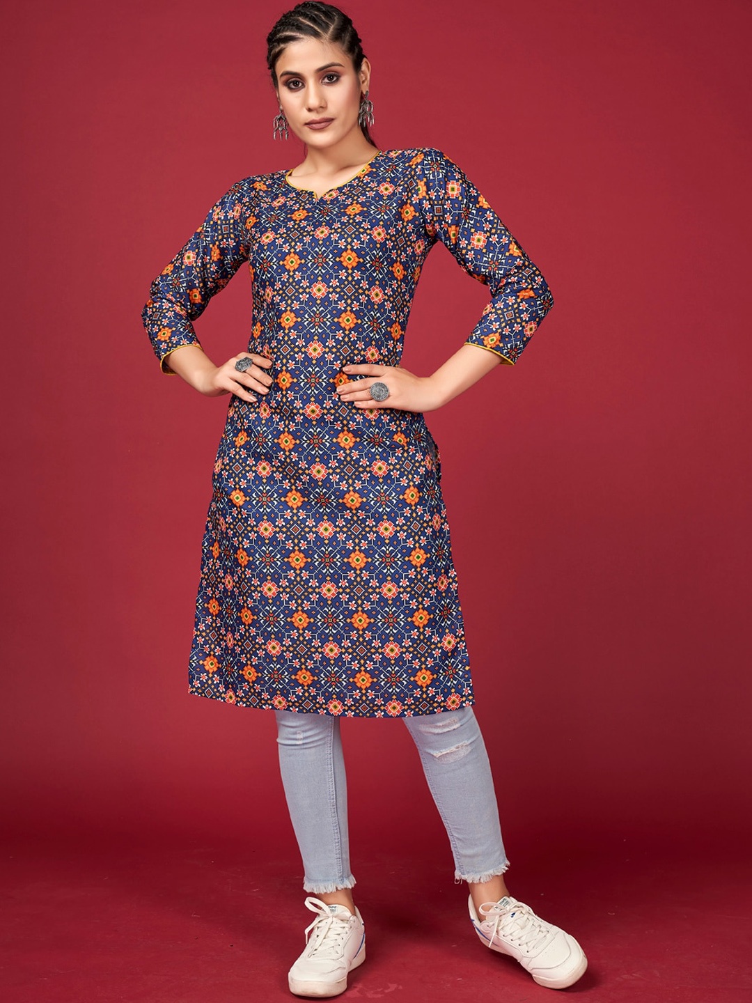 

SHOPGARB Women Blue Floral Printed Cold-Shoulder Sleeves Thread Work Kurta