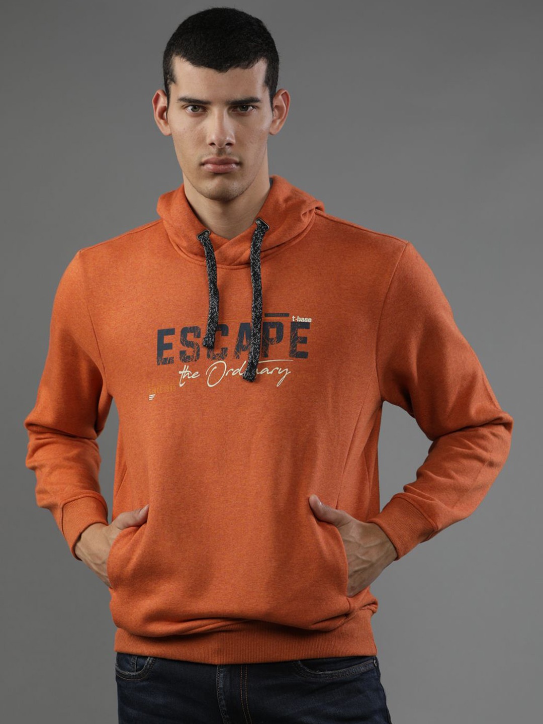 

t-base Men Printed Hooded Sweatshirt, Rust