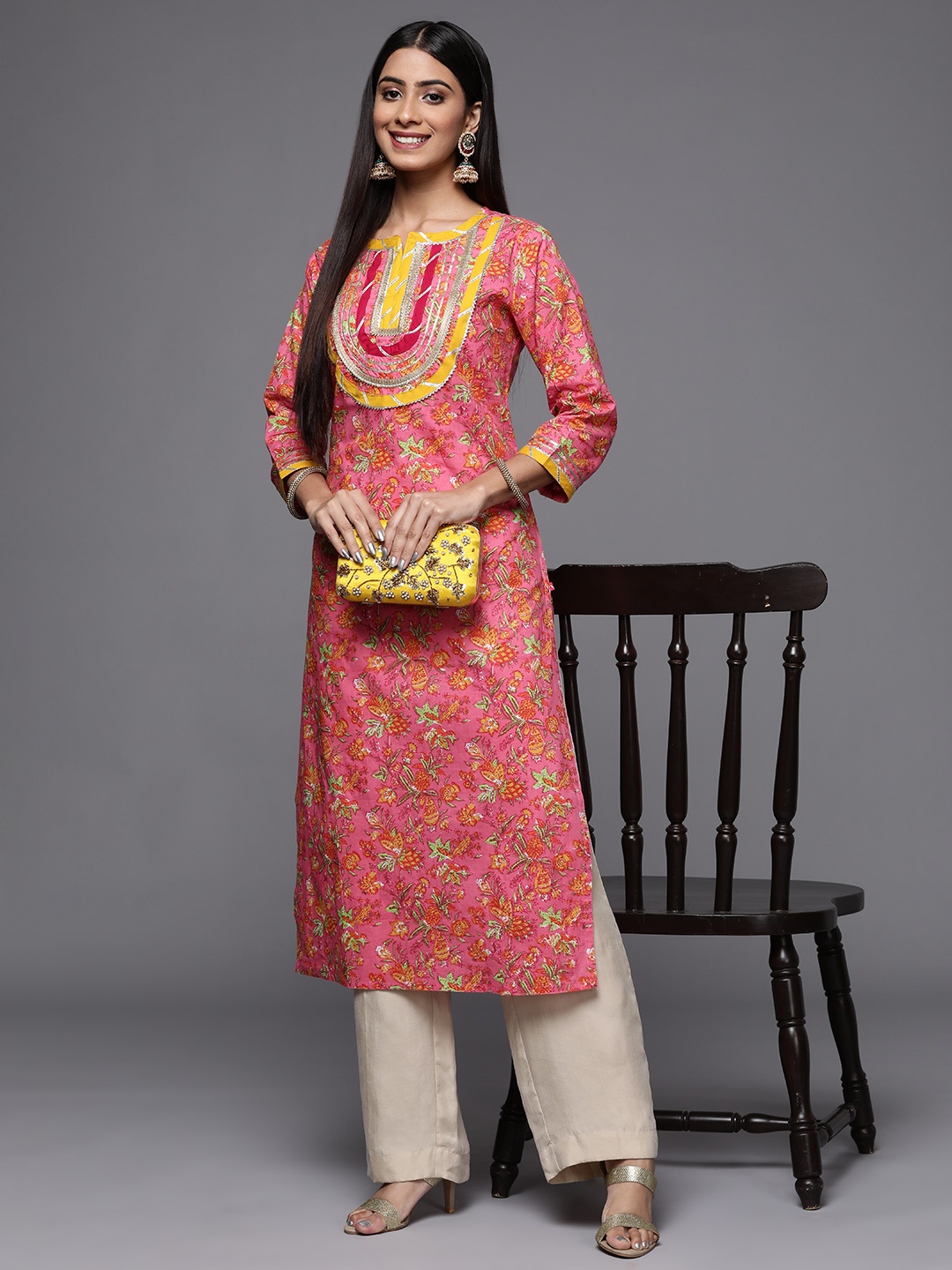 

Varanga Women Floral Printed Gotta Patti Cotton Kurta, Pink