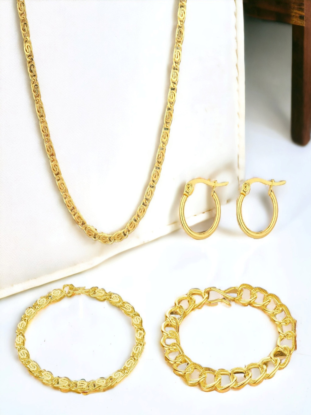 

Goldnera Men Gold-Toned Brass Gold-Plated Jewel Set