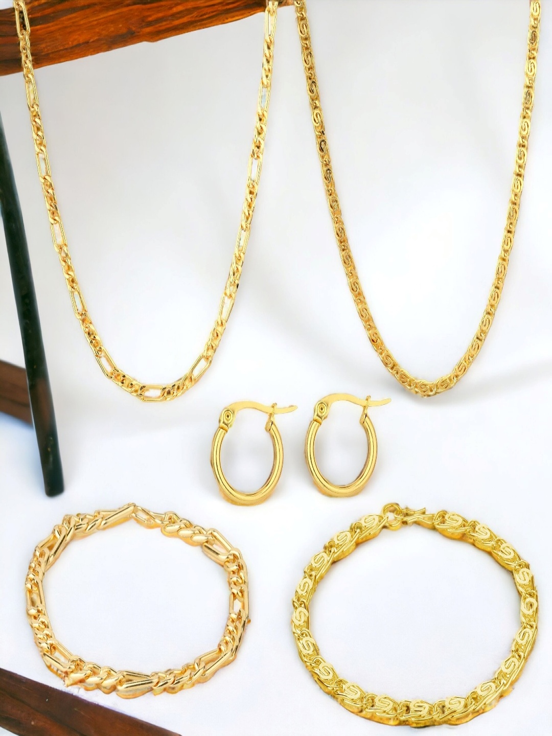 

Goldnera Men Set of 2 Gold-Toned Brass Gold-Plated Jewellery Set