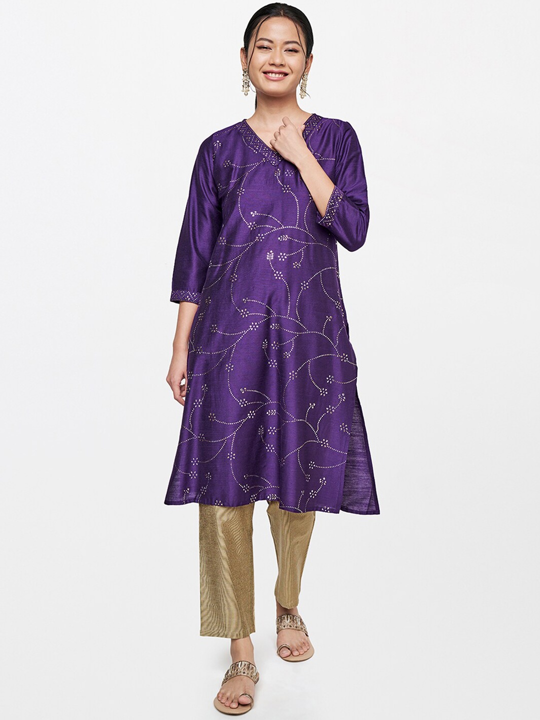 

Global Desi Women Purple Embellished V-Neck Kurta