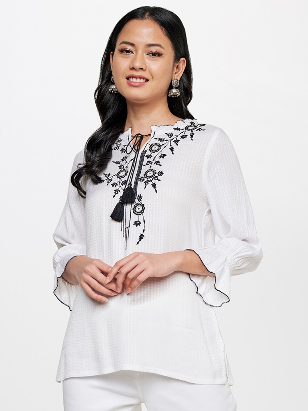 

Global Desi Women Off White Floral Embroidered Tie-Up Neck Top