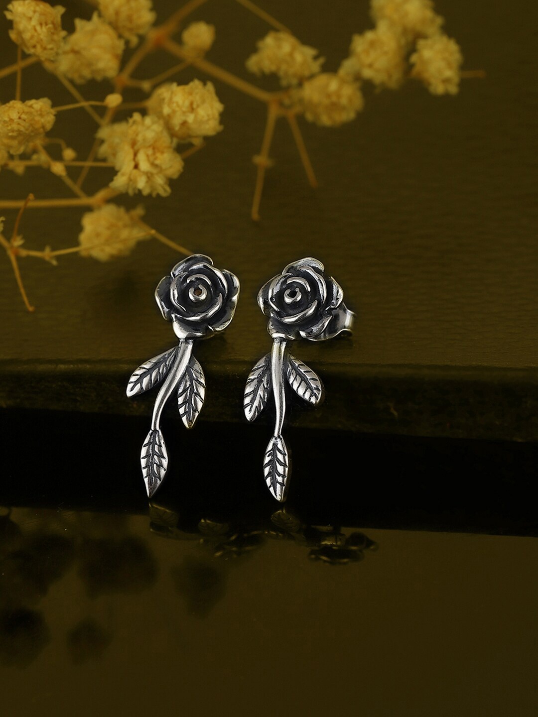 

VANBELLE Women Silver-Toned Leaf Shaped Studs Earrings