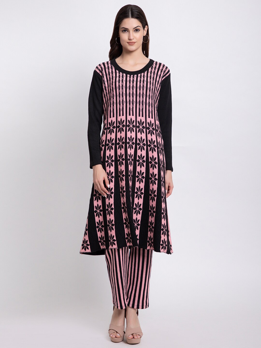 

TYSORT Floral Printed Woolen Kurta with Trousers, Pink