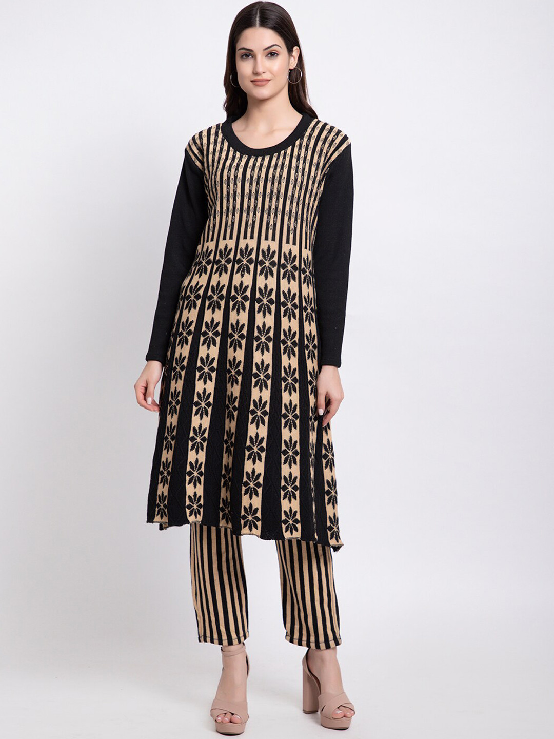 

TYSORT Striped Round Neck Woolen Kurta With Trousers, Black