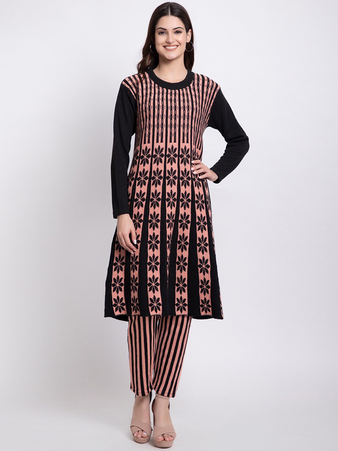 

TYSORT Floral Printed Empire Woolen Kurta with Trousers, Peach