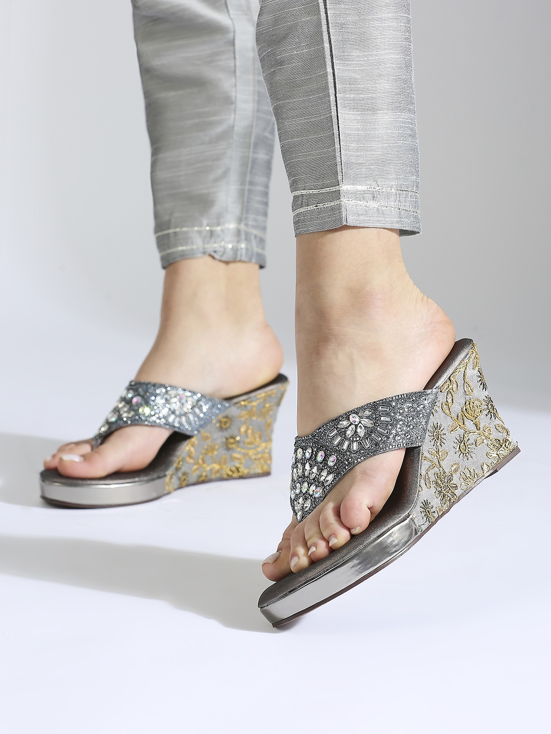 

Inc 5 Women Gun Metal Embellished Ethnic Wedge Sandals, Silver