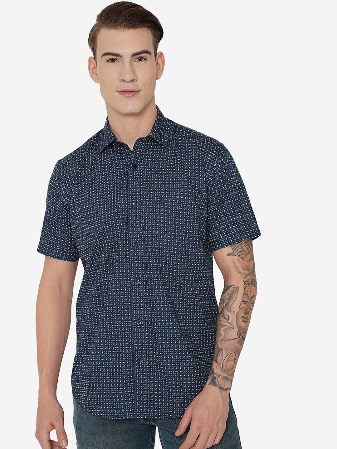 

Greenfibre Men Blue Slim Fit Checked Casual Shirt