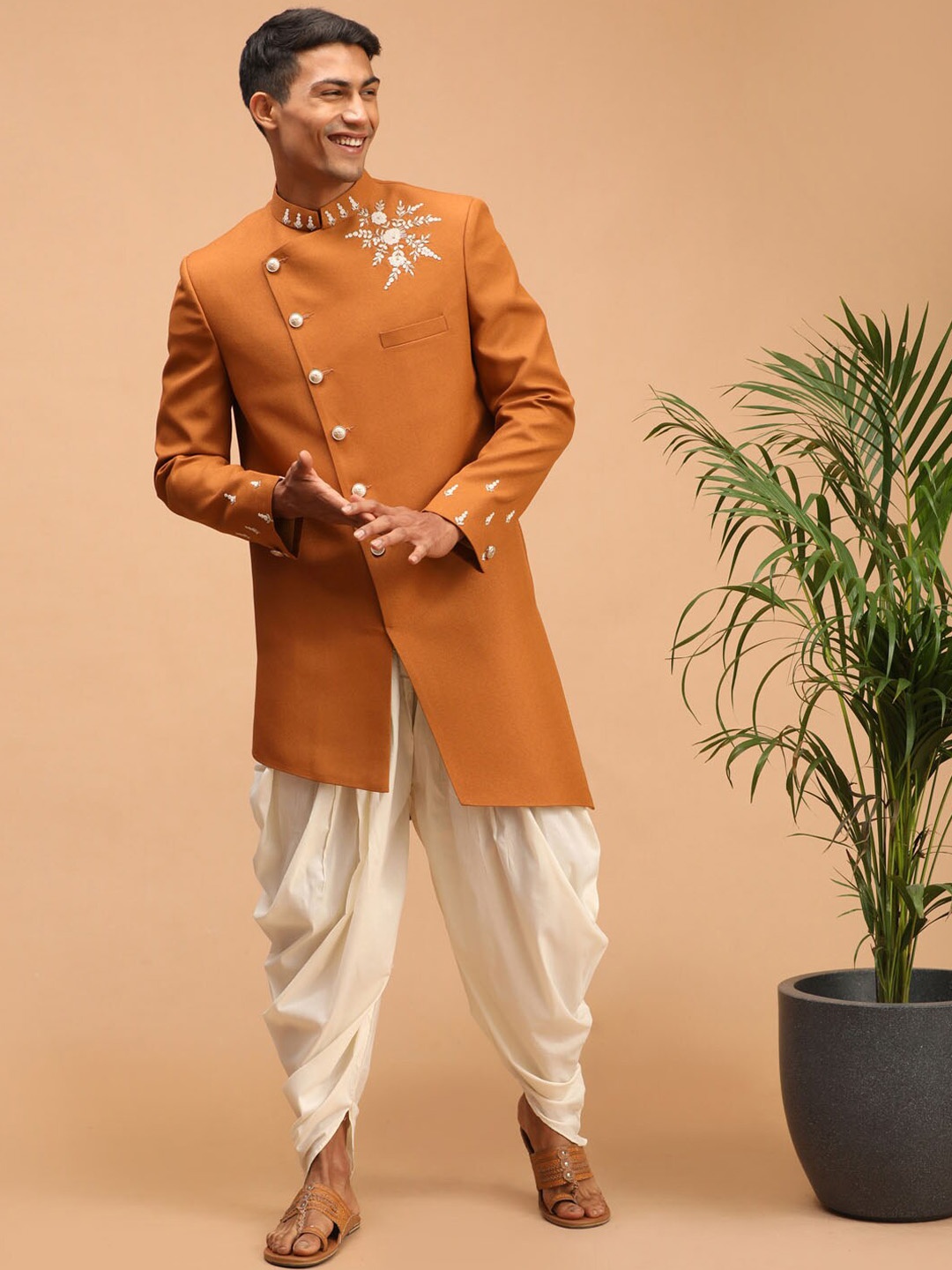 

VASTRAMAY Men Embroidered Detail Silk Blend Sherwani Set, Mustard