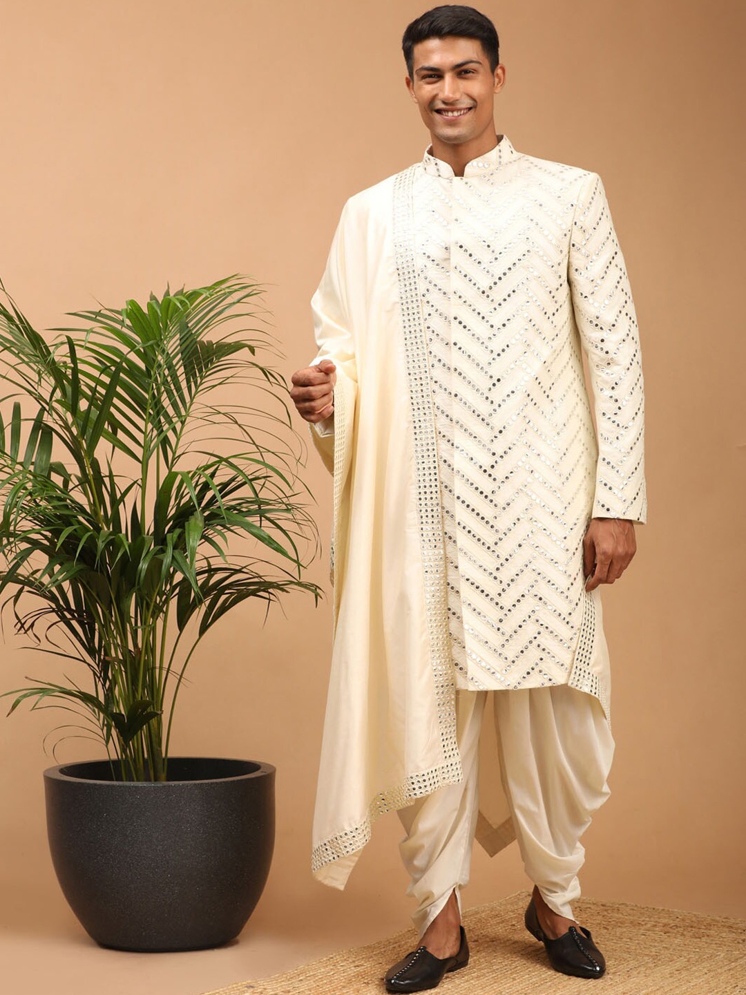 

VASTRAMAY Men Cream Mirror Work Silk Blend Sherwani Set With Dupatta