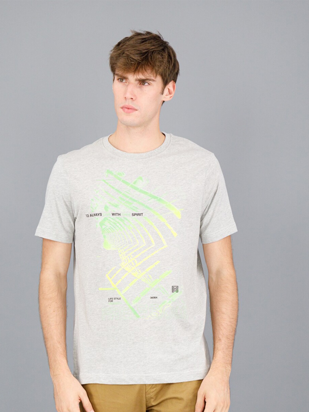 

FREESOUL Men Grey Typography Printed Raw Edge T-shirt