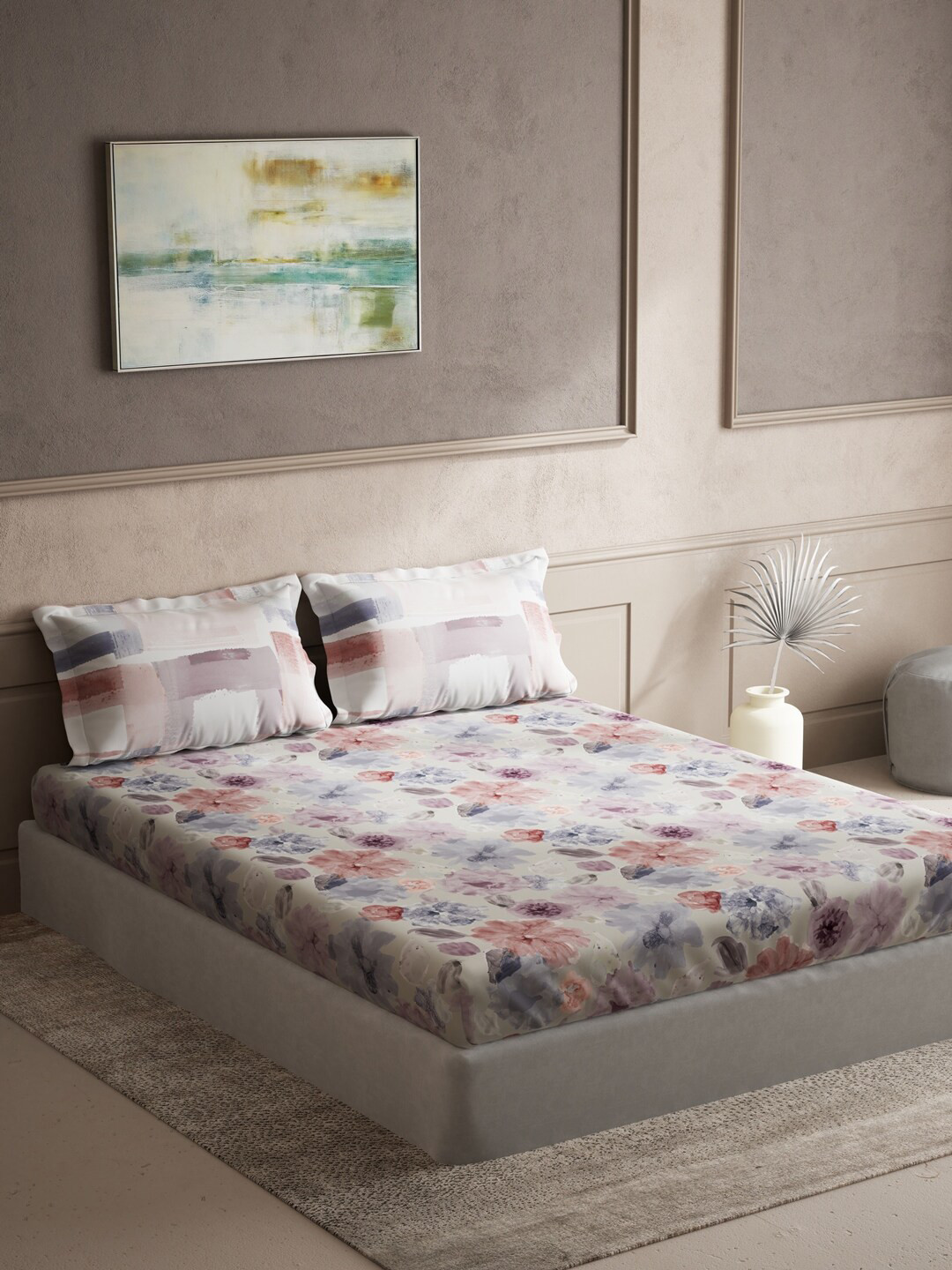 

DDecor White & Grey Geometric 144 TC Queen Bedsheet with 2 Pillow Covers