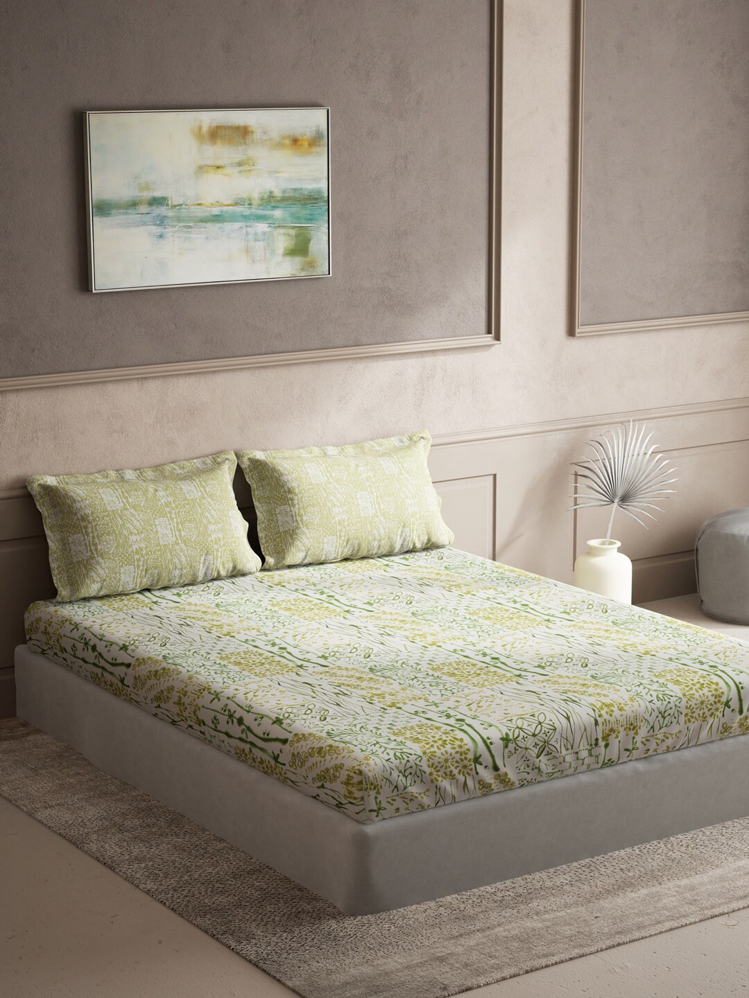 

DDecor Green & Off White Floral 144 TC Queen Bedsheet with 2 Pillow Covers