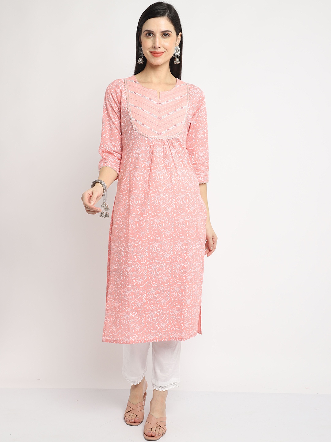 

Rajnandini Women Peach-Coloured Floral Printed Kurta