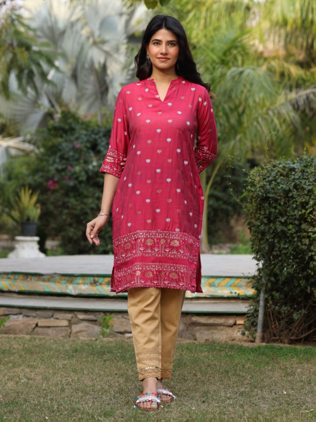 

Juniper Women Fuchsia Ethnic Motifs Printed Straight Kurta